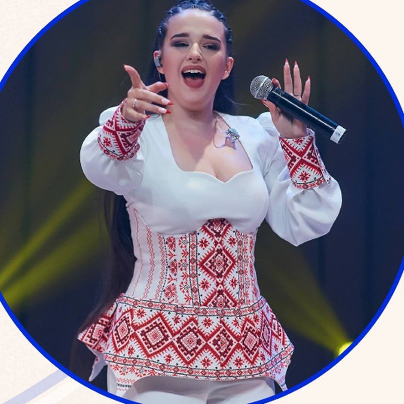 ЮЛІЯ ЛУЩИНСЬКА